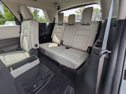 Certified 2024 Nissan Pathfinder SV w/ SV Premium Package AWD/4WD image 28