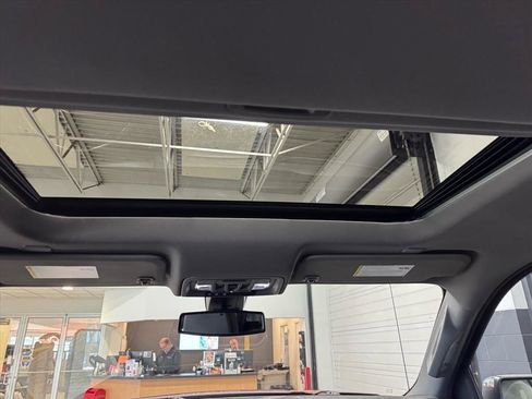 Used 2022 GMC Sierra 1500 SLT w/ SLT Premium Plus Package image 17