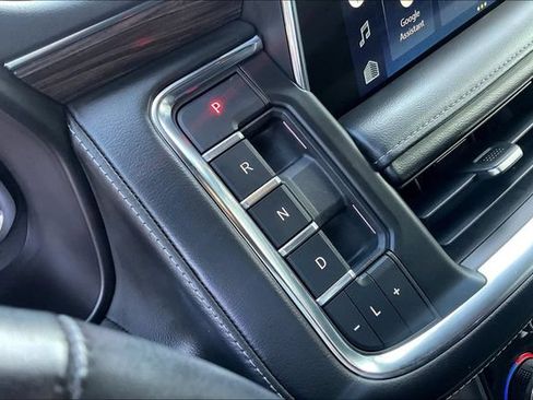Used 2022 Chevrolet Tahoe Z71 w/ Luxury Package AWD/4WD image 20