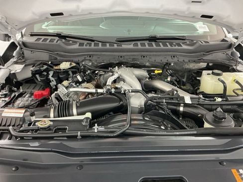 Certified 2025 Ford F450 Lariat w/ FX4 Off-Road Package image 33