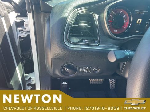 Used 2016 Dodge Challenger SRT Hellcat RWD image 5