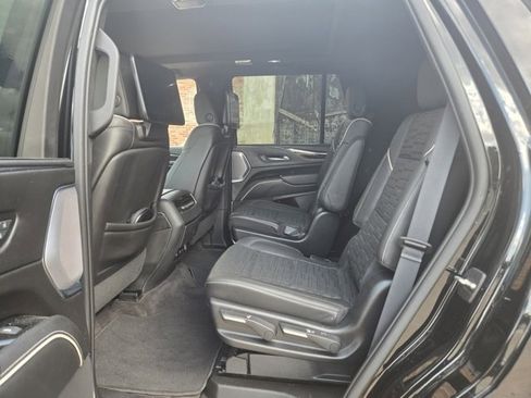 Used 2023 Cadillac Escalade Sport Platinum w/ LPO, ONYX Package image 13