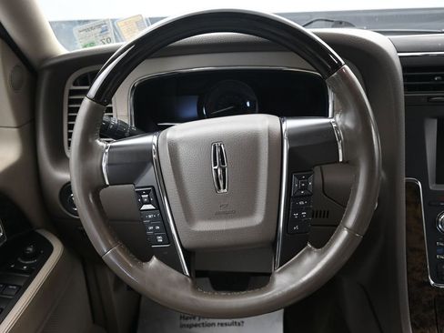 Used 2017 Lincoln Navigator Select image 24