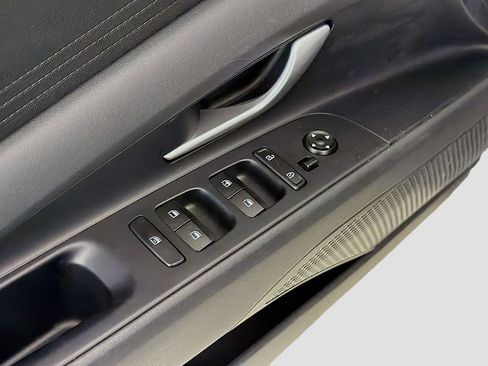 Used 2025 Hyundai Elantra SE image 20