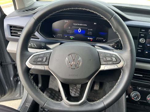 Certified 2023 Volkswagen Taos SE w/ Panoramic Sunroof Package image 17