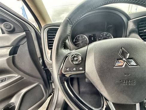 Used 2020 Mitsubishi Outlander SE image 22