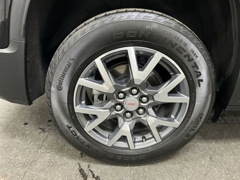 Certified 2023 GMC Acadia SLT image 34