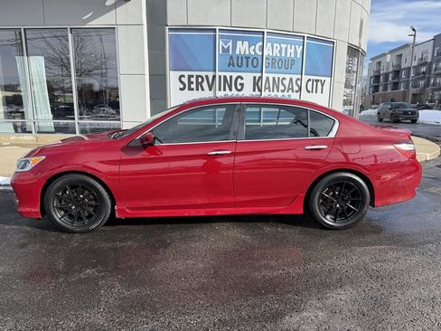 Used 2017 Honda Accord Sport image 2