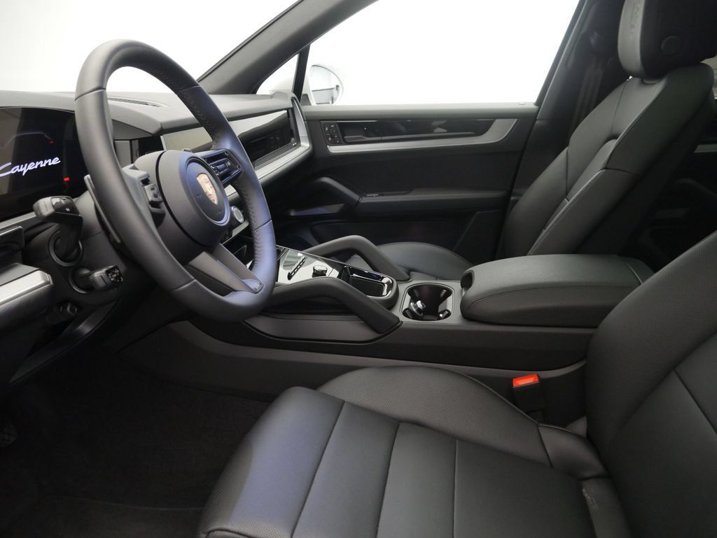 Certified 2026 Porsche Cayenne AWD/4WD image 5