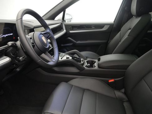 Certified 2026 Porsche Cayenne AWD/4WD image 5