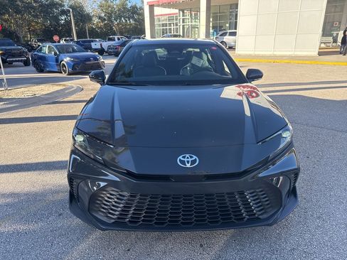 Used 2026 Toyota Camry SE image 2