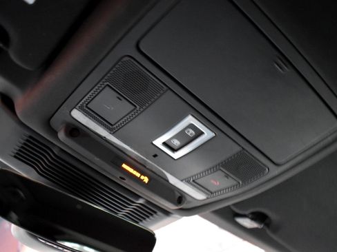 Used 2021 Land Rover Discovery Sport SE image 34