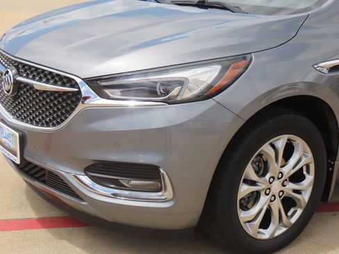 Used 2021 Buick Enclave Avenir w/ Avenir Technology Package FWD image 3
