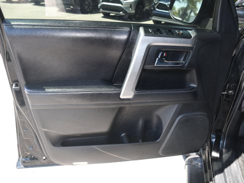 Used 2017 Toyota 4Runner SR5 Premium RWD image 10