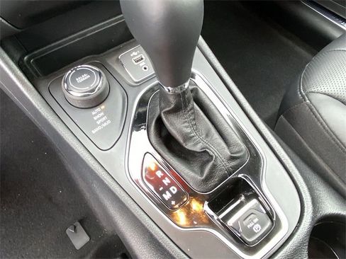 Used 2020 Jeep Cherokee Limited w/ Technology Group image 20