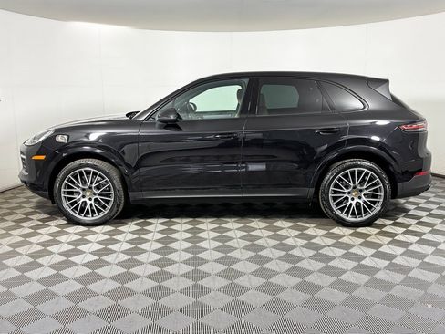 Used 2022 Porsche Cayenne Platinum Edition image 2