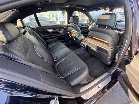 Used 2017 BMW 750i xDrive image 17