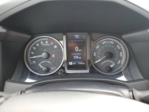 Certified 2023 Toyota Tacoma TRD Off-Road AWD/4WD image 24