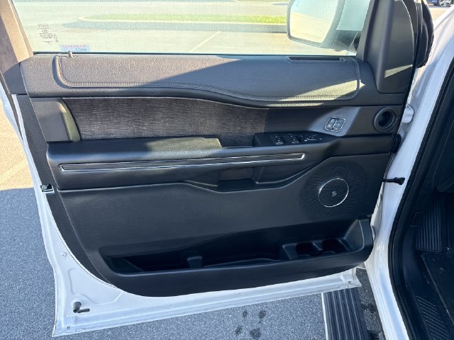 Used 2019 Ford Expedition Limited w/ Equipment Group 302A AWD/4WD image 23