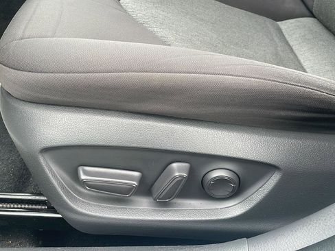 Used 2018 Toyota Camry LE w/ Convenience Package FWD image 11