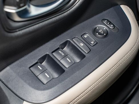 Certified 2023 Honda HR-V LX image 25