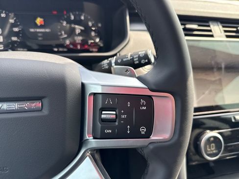 Certified 2025 Land Rover Discovery Dynamic SE AWD/4WD image 23