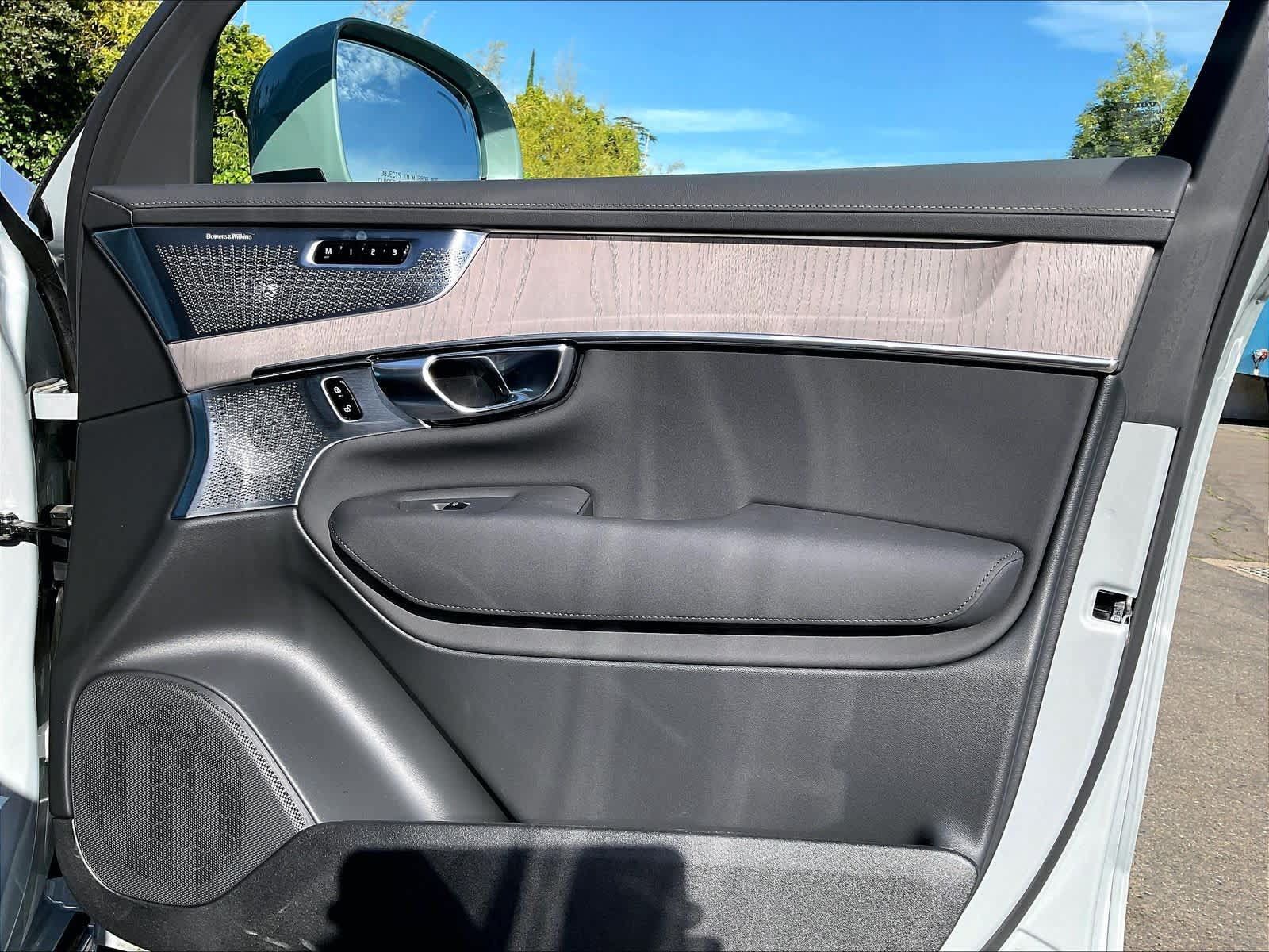 New 2026 Volvo XC90 T8 Ultra w/ Protection Package AWD/4WD image 31