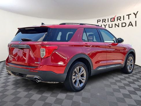 Used 2022 Ford Explorer XLT w/ Equipment Group 202A AWD/4WD image 4