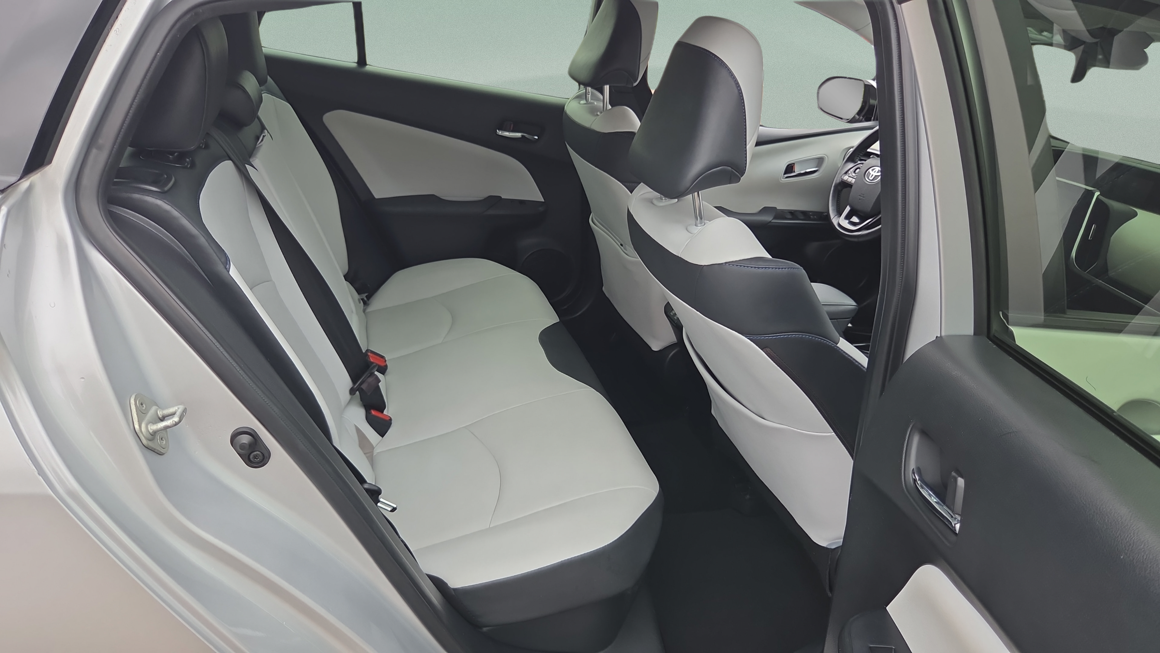 Used 2020 Toyota Prius Limited FWD image 14