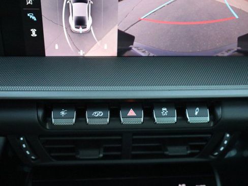 Used 2025 Porsche 911 Carrera image 35