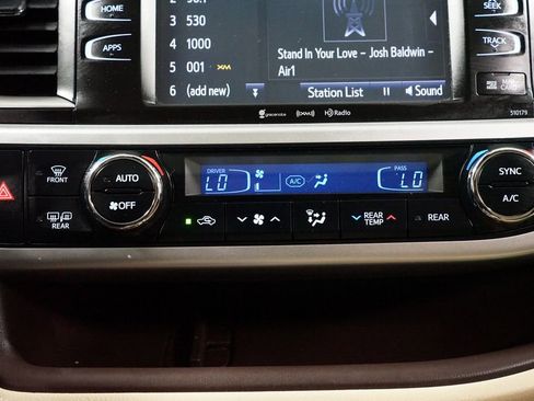 Used 2018 Toyota Highlander XLE image 20