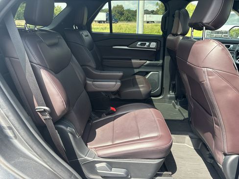 Certified 2025 Ford Explorer Platinum RWD image 27