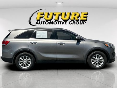 Used 2017 Kia Sorento FWD w/ LX Convenience Package image 3