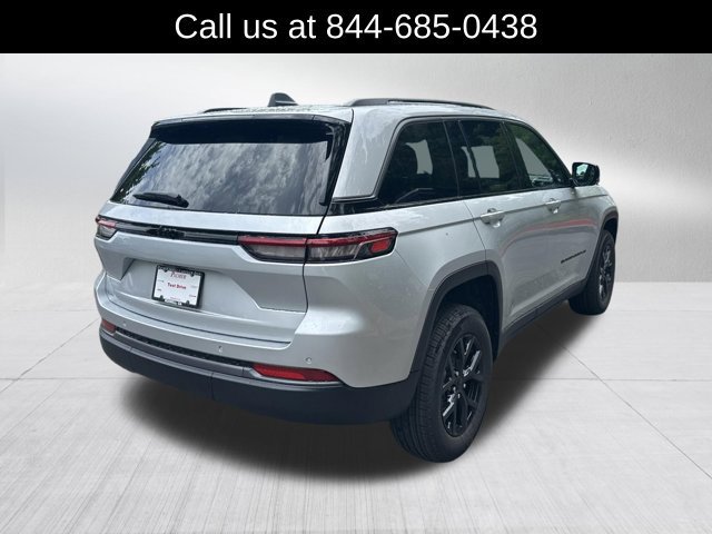 New 2026 Jeep Grand Cherokee Altitude RWD image 5
