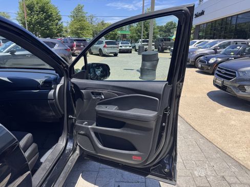Used 2022 Honda Pilot Sport image 25