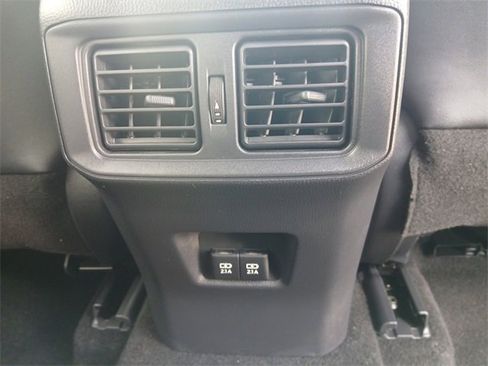 Used 2021 Toyota RAV4 XLE Premium image 17