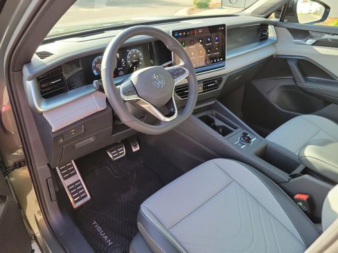 New 2026 Volkswagen Tiguan SE R-Line AWD/4WD image 30