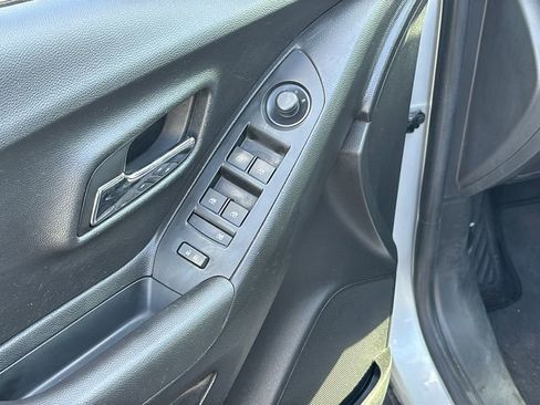 Used 2018 Chevrolet Trax LT w/ LT Convenience Package image 14