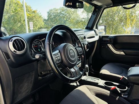 Used 2014 Jeep Wrangler Unlimited Sahara w/ Connectivity Group image 33