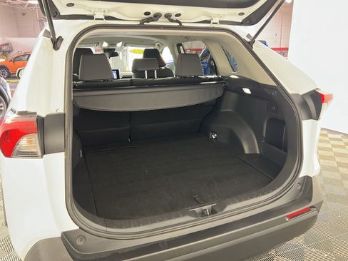 Used 2025 Toyota RAV4 XLE FWD image 27