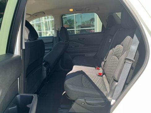 Used 2024 Nissan Pathfinder SV image 11