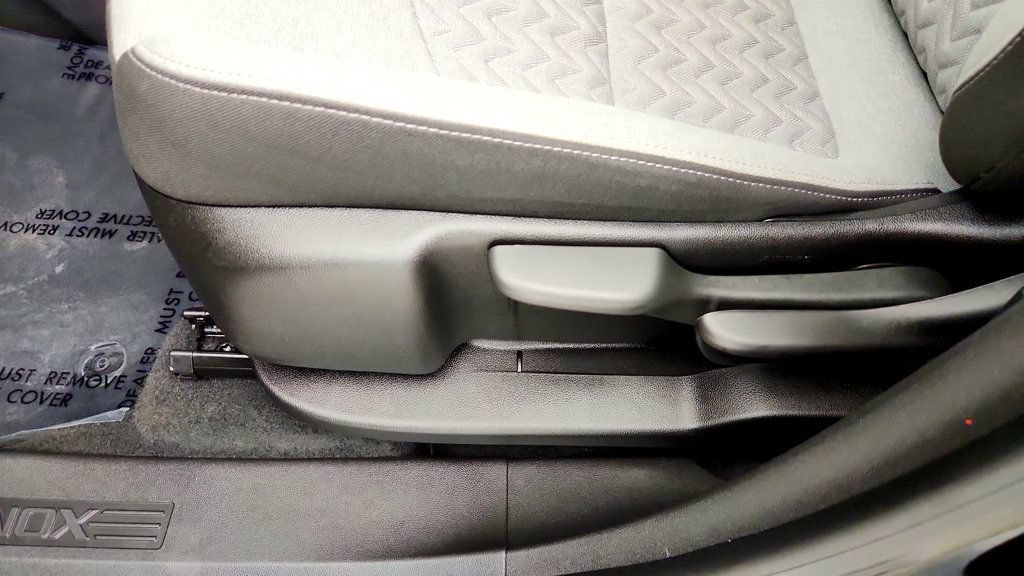 Used 2024 Chevrolet Equinox LS FWD image 11