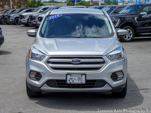 Used 2019 Ford Escape SE FWD image 2