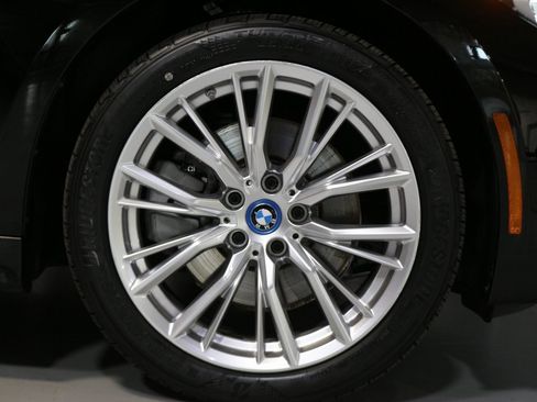 Certified 2023 BMW 330e xDrive w/ Convenience Package image 8