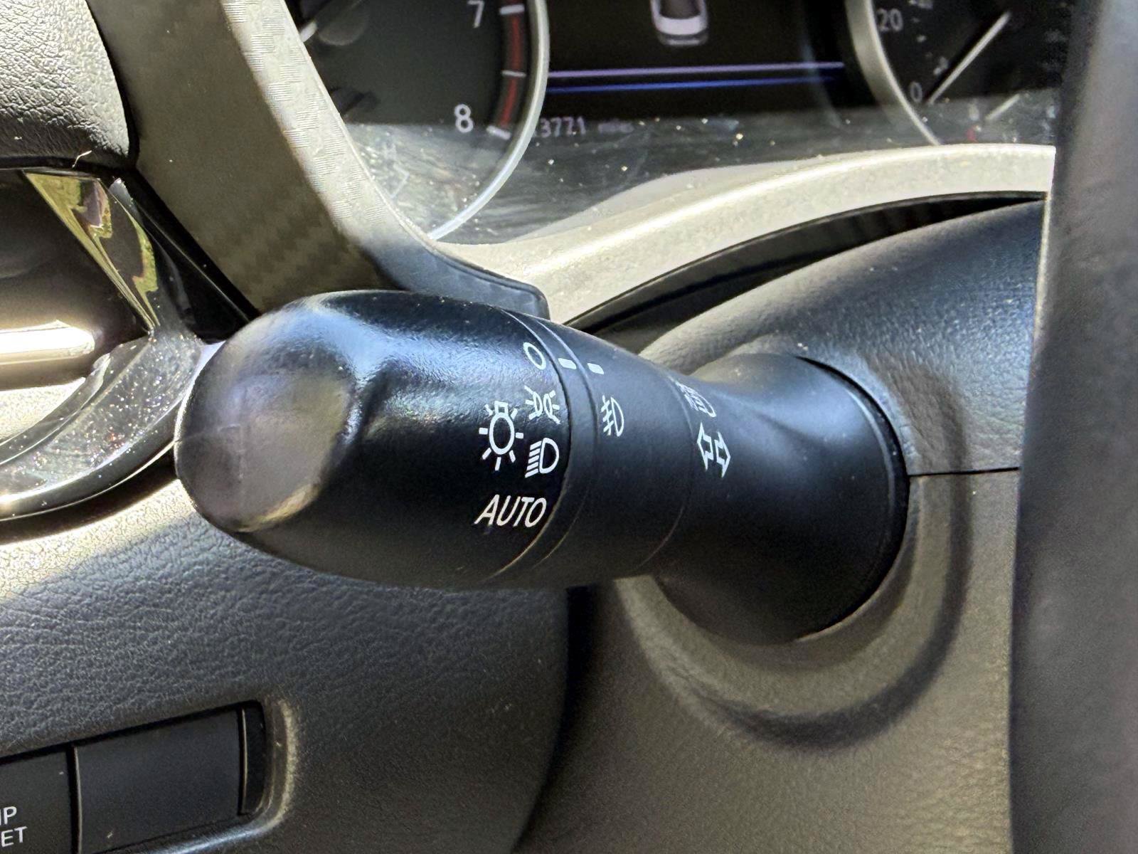 Used 2023 Nissan Sentra SR w/ SR Premium Package FWD image 23