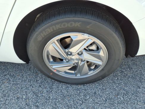 New 2026 Hyundai Elantra SE FWD image 5