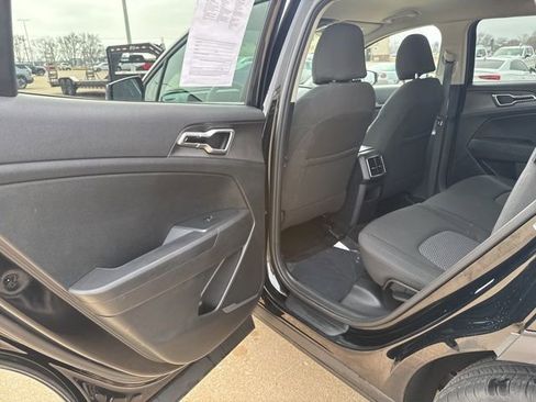 Used 2025 Kia Sportage LX image 33