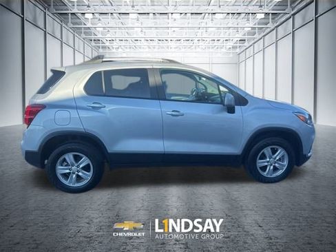 Used 2022 Chevrolet Trax LT w/ LT Convenience Package image 17