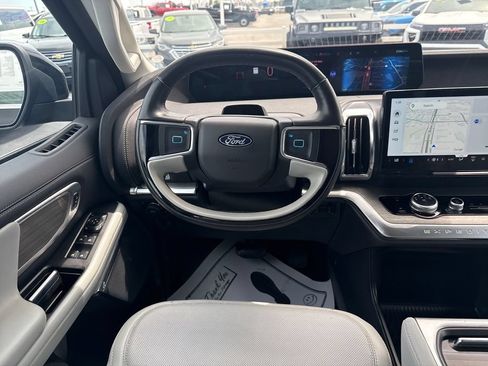 Used 2025 Ford Expedition Platinum w/ Driver's Package AWD/4WD image 25