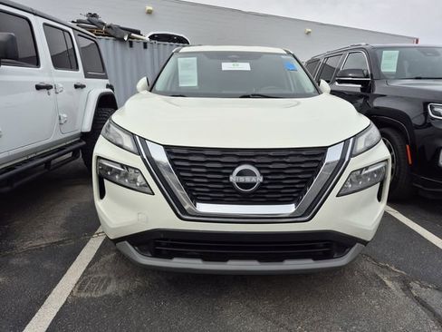 Used 2023 Nissan Rogue SV FWD image 2